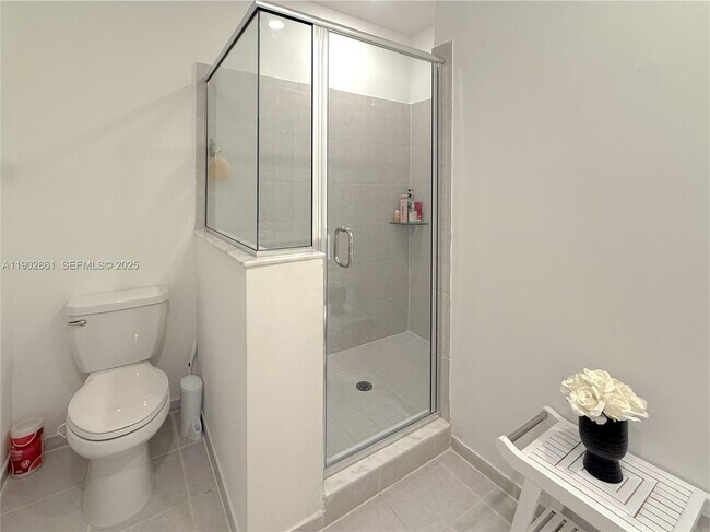 Building Photo - 1060 SE 26th Ter