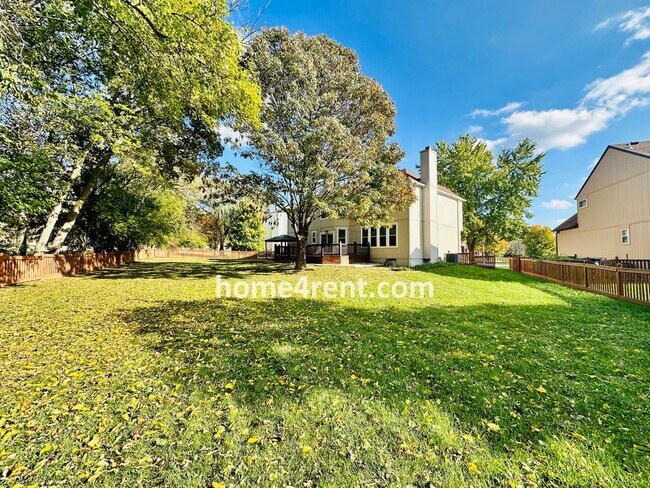 Building Photo - Elegant Cul-de-Sac Retreat with 5th Bedroo...