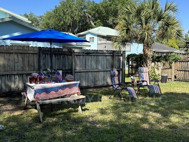 Building Photo - 300 N Church St