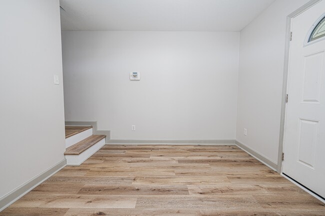 Building Photo - 614 Walnut Dr