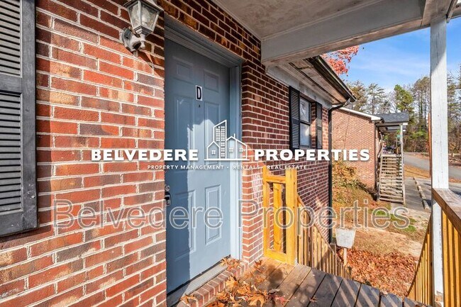 Building Photo - 2402 Markwood Ln SE