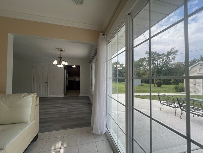 Building Photo - 1380 Rosedale Ln