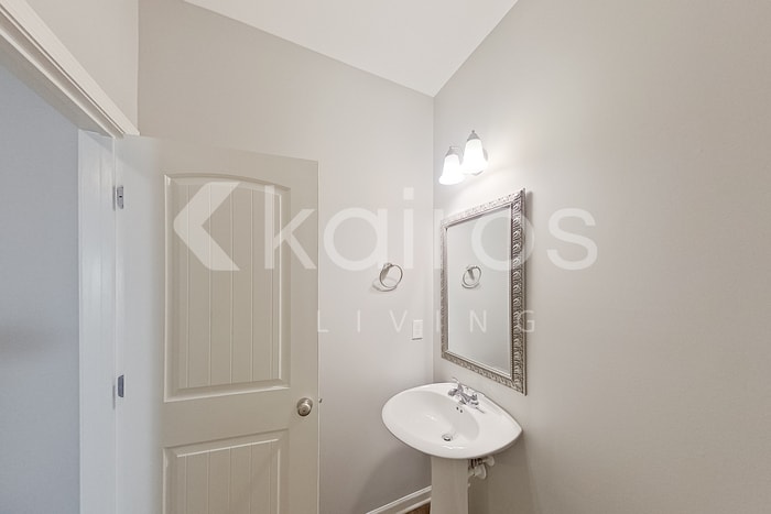 Building Photo - 1332 Bass Ln