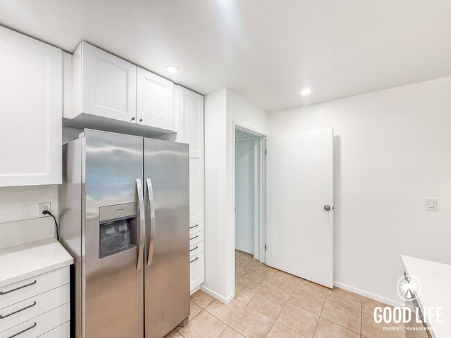 Building Photo - SD: 3BD/2BA Condo in University City with Community Pool, Private Patio & In-Unit Laundry