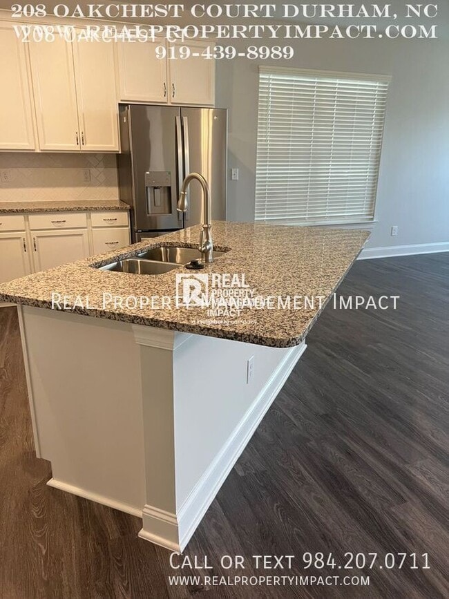 Building Photo - 208 Oakchest Ct