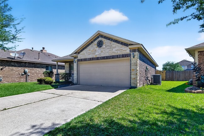 Building Photo - 5950 Carpenters Hollow Court