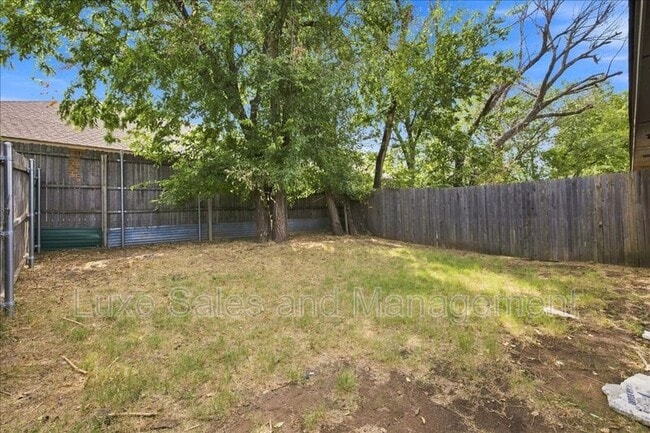 Building Photo - 404 Chalk Hill Ct