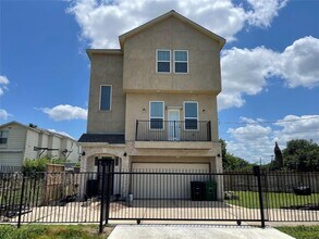 Building Photo - 3112 Clay St