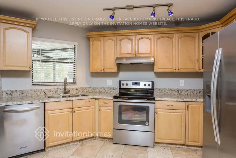 Building Photo - 4536 Pine Tree Dr