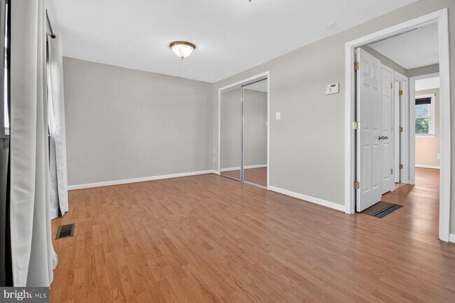 Building Photo - 643 47th St