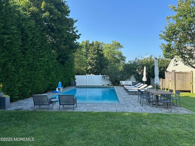 Building Photo - 2163 Village Rd