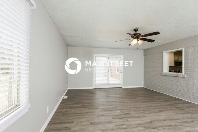 Building Photo - 3 Bedroom Pet-Friendly Home in Louisville,...