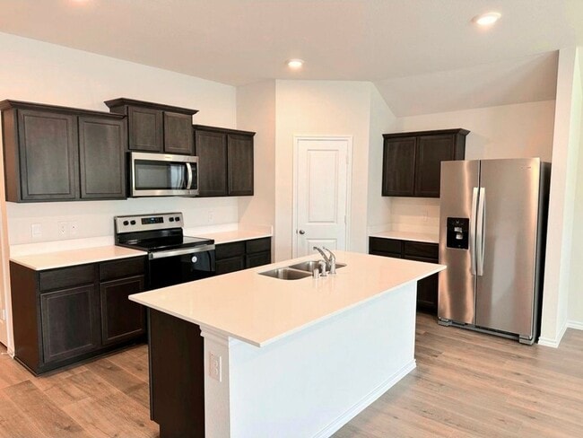Building Photo - 2330 Hydrangea Dr
