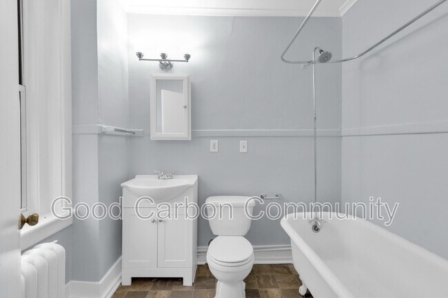 Building Photo - 131 Allen St