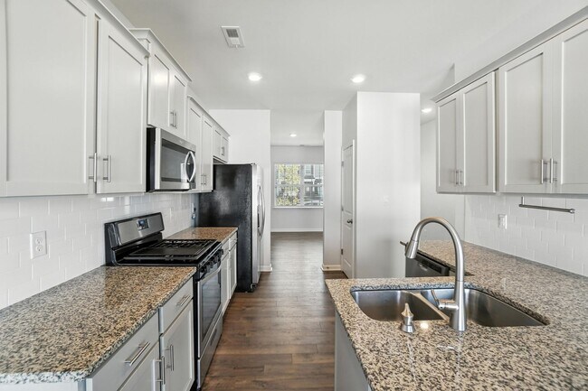 Building Photo - Stunning home, Move-in Ready!