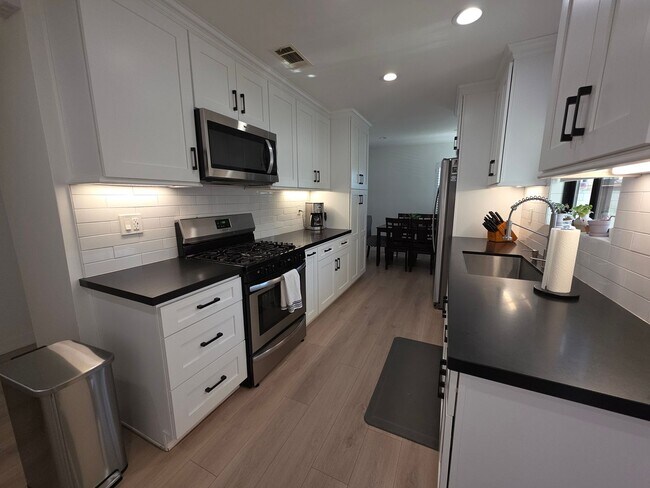 Building Photo - ***Just Reduced*** 5-Bedroom, 2-Bathroom home located in Azusa, CA!