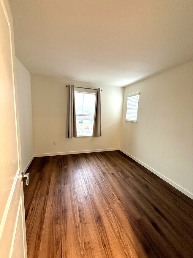 Building Photo - Energy-Efficient Emerson Ranch Home | 5 Bed + Owned Solar, Powerwall, EV Charging & Beautiful Bac...