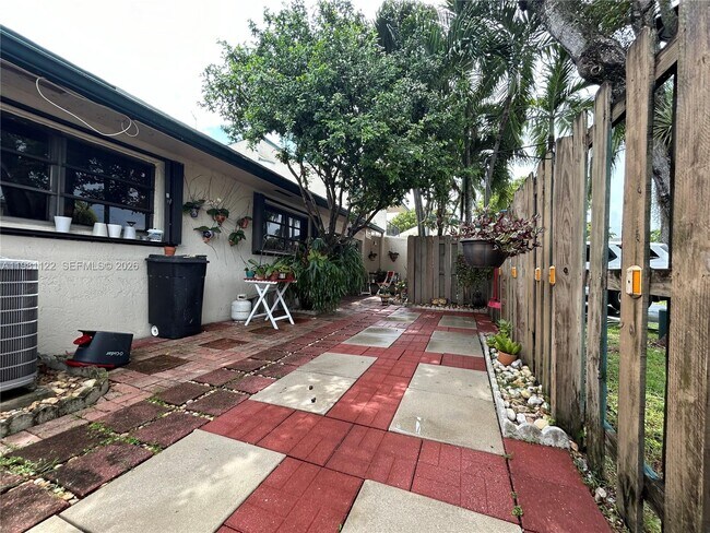 Building Photo - 10818 SW 72nd St