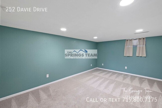 Building Photo - 252 Davie Dr