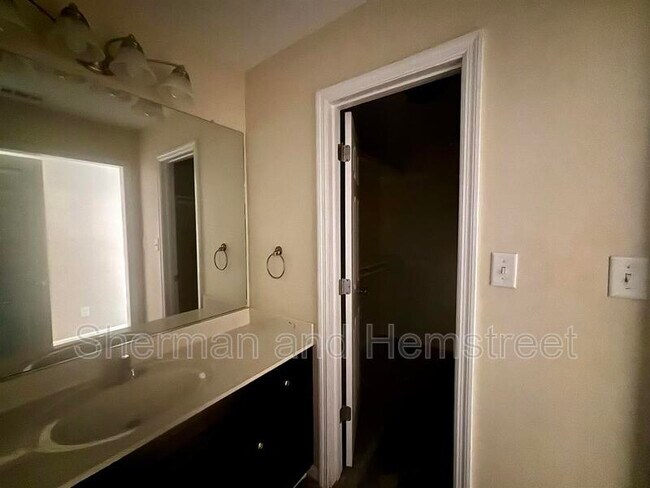 Building Photo - 636 Bridgton Dr
