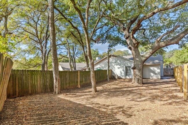 Building Photo - AUS2518 Howellwood