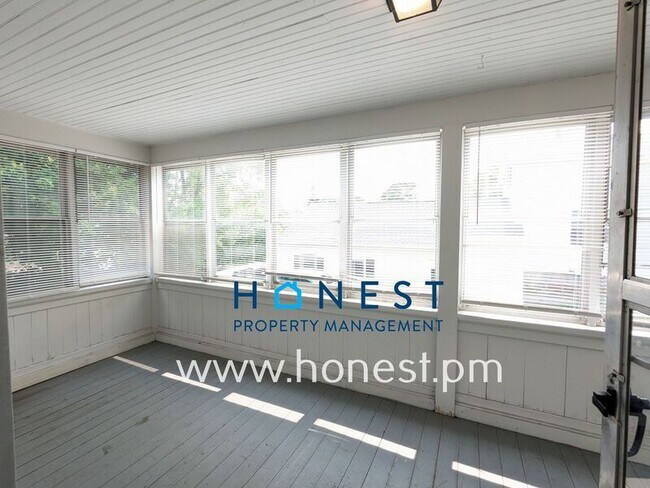 Building Photo - 110 Silver St