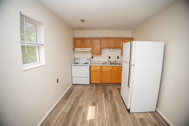 Building Photo - 115 Traci Dr