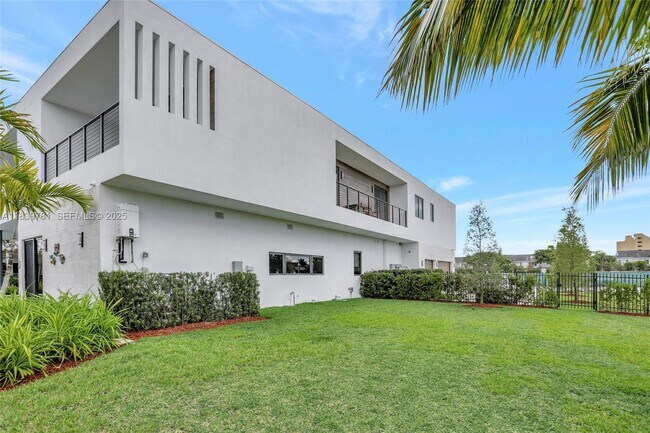 Building Photo - 16709 Botaniko Dr N