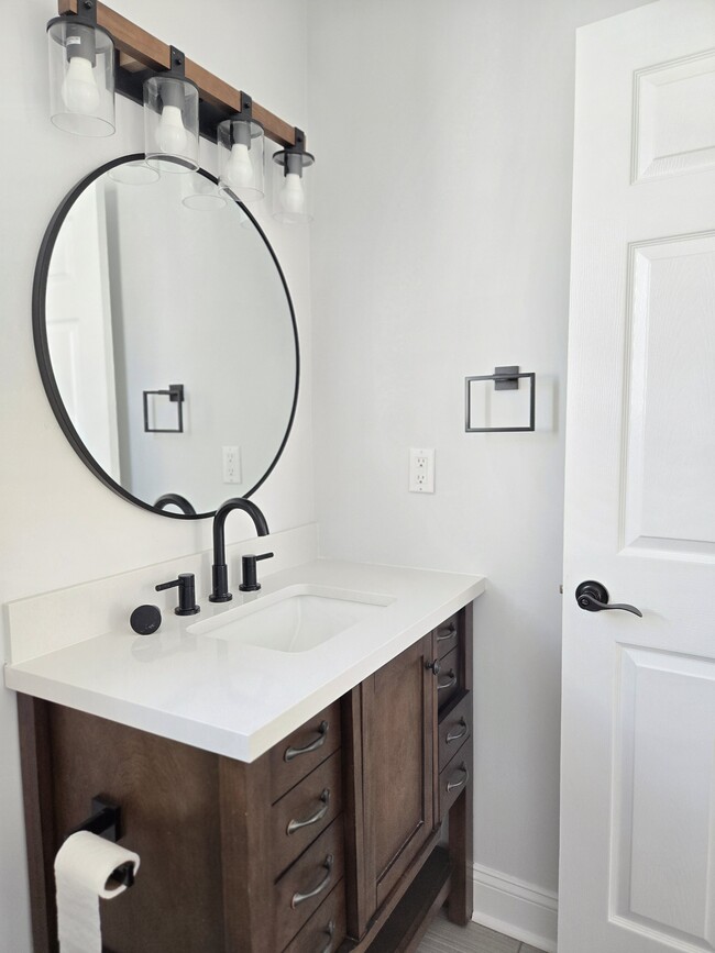 Building Photo - 917 S 11th St