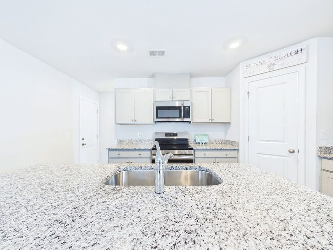 Building Photo - 7047 Woodline Dr