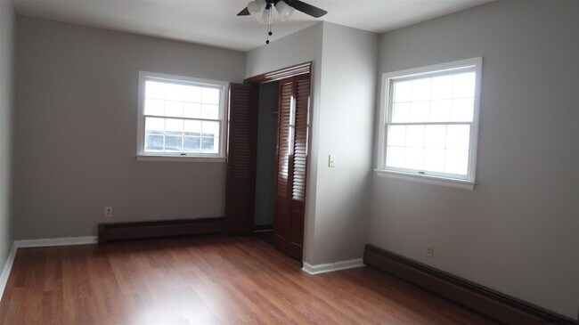 Building Photo - 90 S Central Ave