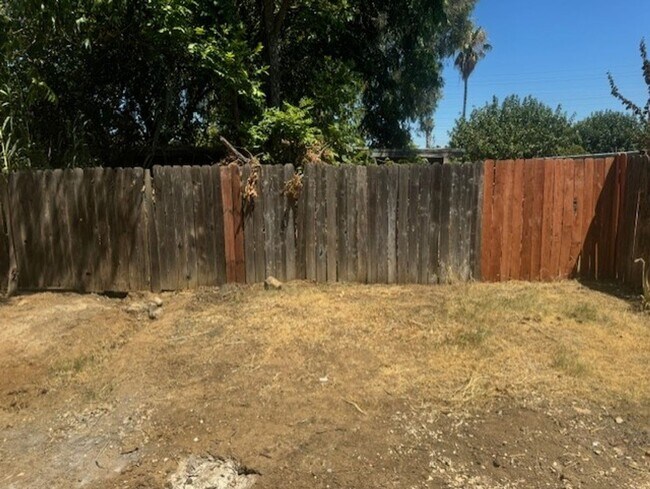 Building Photo - Duplex for Rent in S. Sacramento