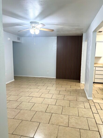 Building Photo - 2112 Tanglewood St