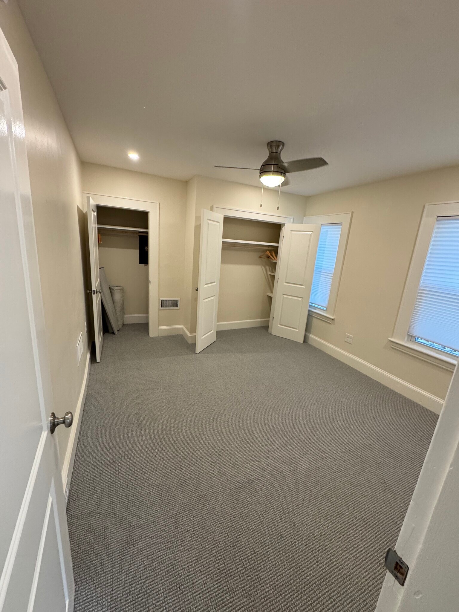 Building Photo - 14 Osborne Ave