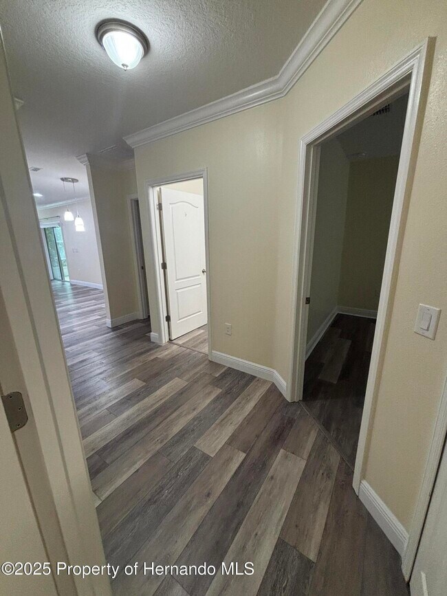 Building Photo - 1159 MacFarlane Ave