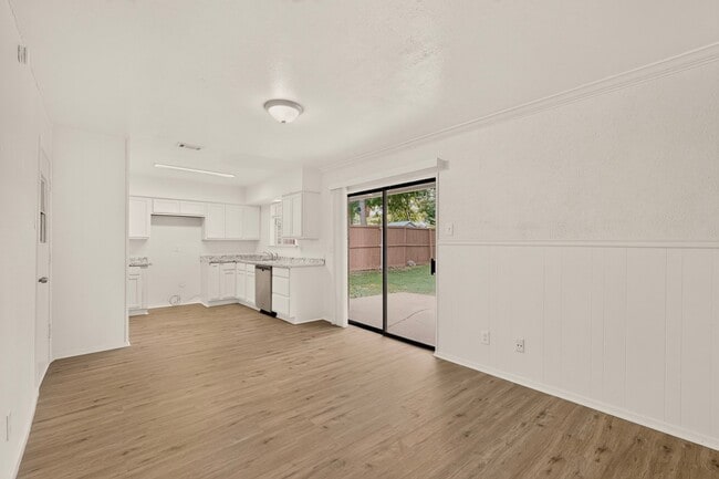 Building Photo - 802 Wisteria Way