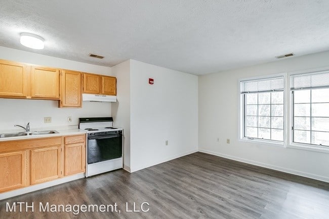 Building Photo - 2 br, 1 bath  - 315 W. Grand River Ave.