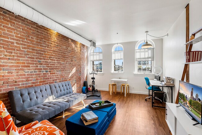 Primary Photo - 301 Race St