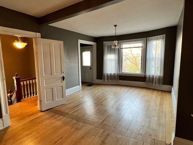 Building Photo - Gorgeous 4 Bedroom East Side Single Family Home!