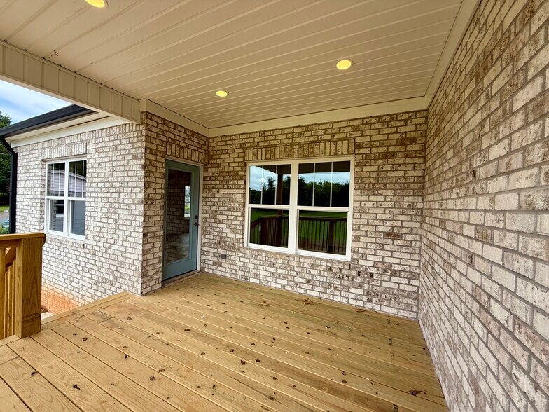 Building Photo - 7413 Westridge Dr