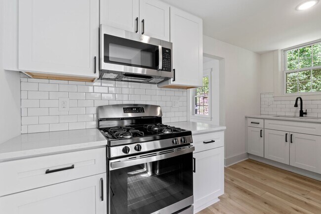 Building Photo - READY FOR MOVE IN! Don't miss this fully renovated 3-bedroom in Penn Hills!