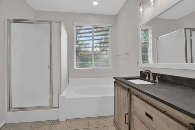 Building Photo - 409 Sutro Ct