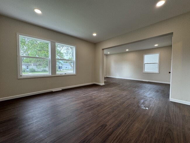 Building Photo - 1308 3rd Ave SW