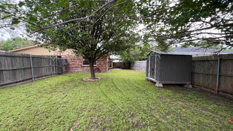 Building Photo - 1405 Meandering Way