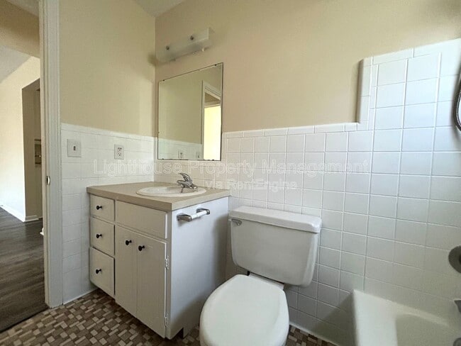 Building Photo - 143 Exchange St SE