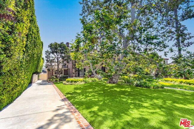 Building Photo - 612 Alta Dr