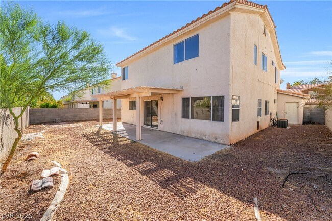 Building Photo - 1354 Silver Knoll Ave