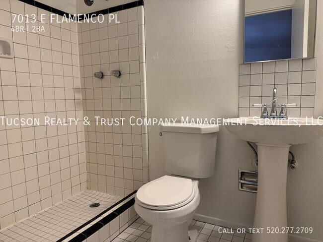 Building Photo - 7013 Flamenco Pl