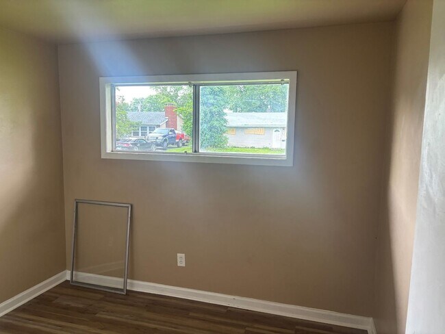 Building Photo - Spacious 3BD/1BA