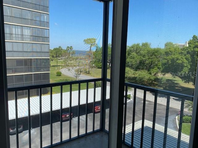 Building Photo - 2700 Cove Cay Dr